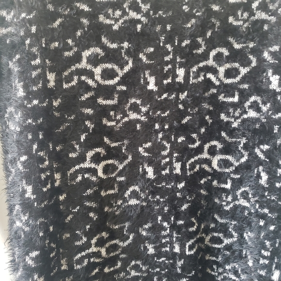 Sweater - Picture 3 of 4